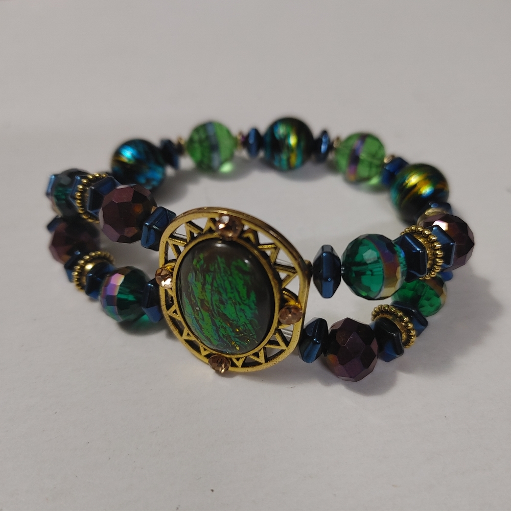 SOLD - Handmade Stretchy Glass Beaded Bracelet  - 7 inches